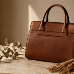 Bolsa Marrom no Inverno: Como Usar o Acessório Coringa da Temporada