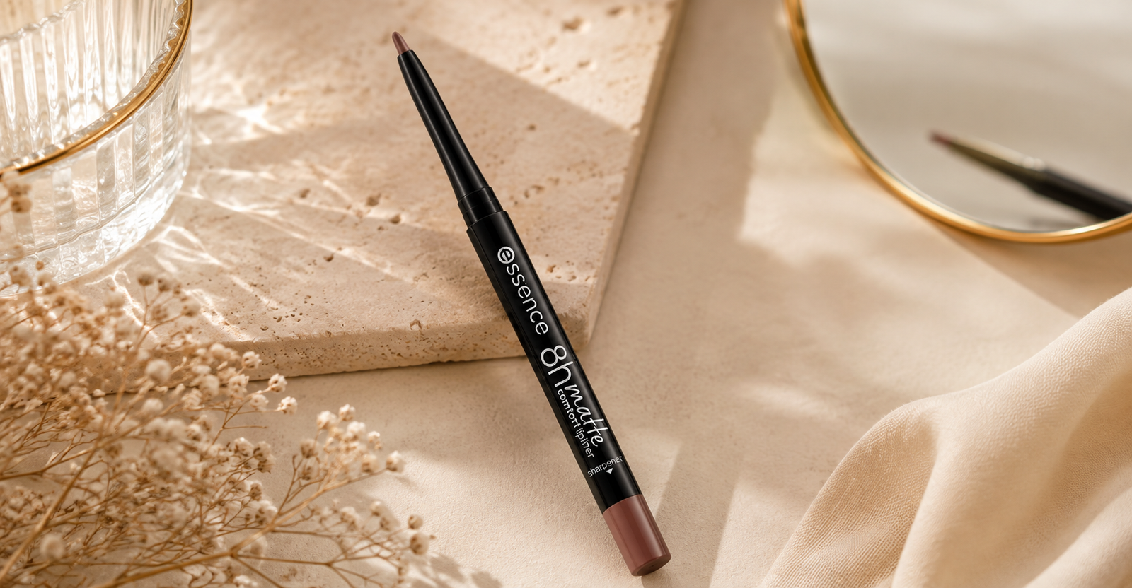 Delineador labial 8h Matte Comfort da Essence — opção acessível para pele madura